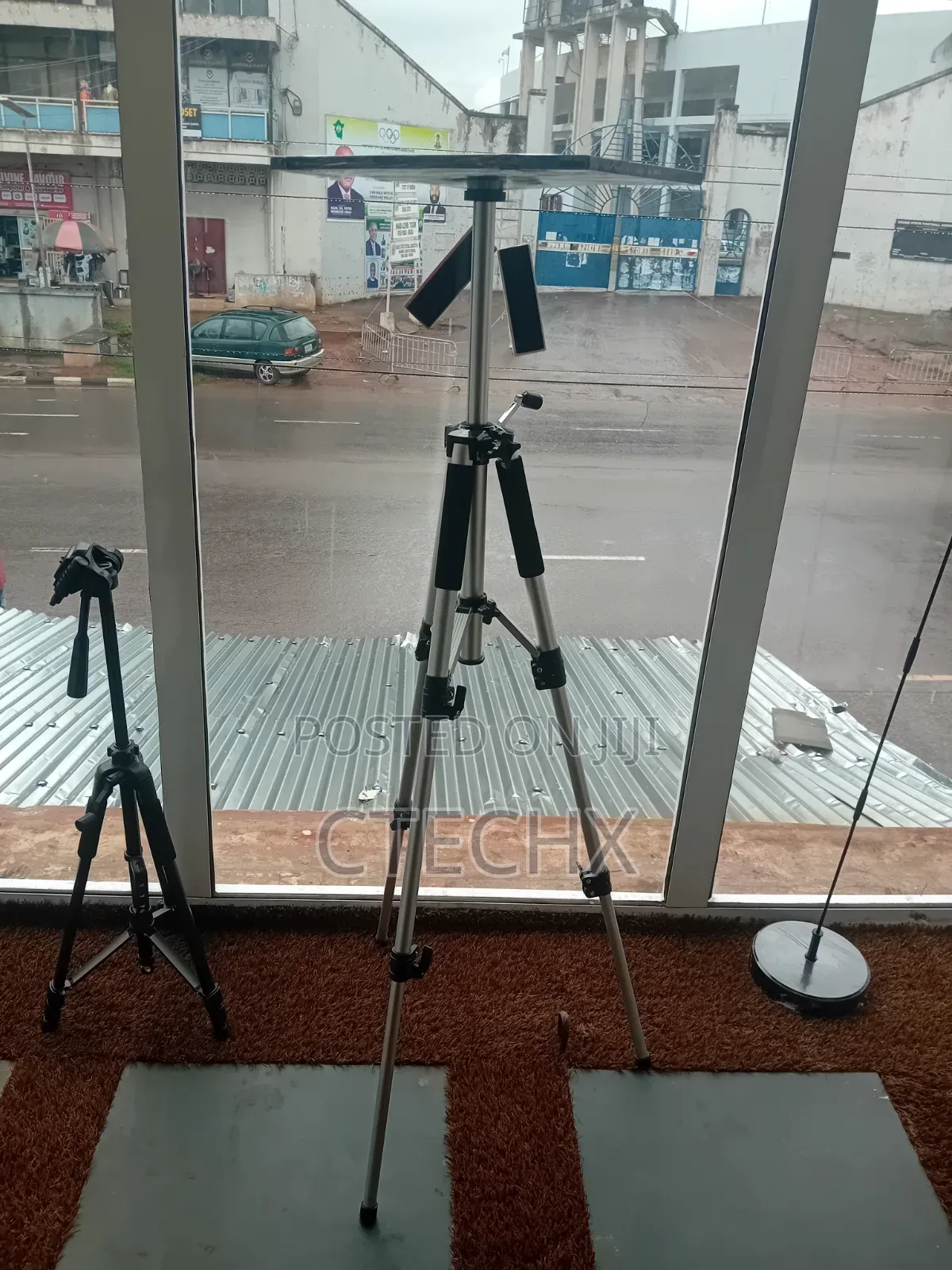 Adjustable Aluminium Tripod Stand Multi-Function Projector Laptop