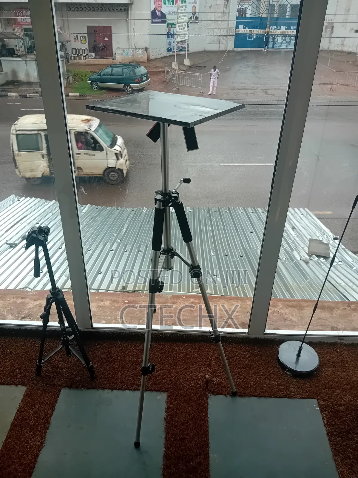 Adjustable Aluminium Tripod Stand Multi-Function Projector Laptop