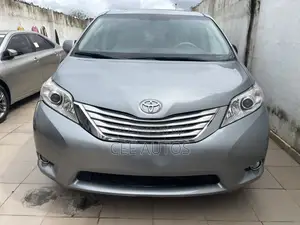 Toyota Sienna XLE 7-Passenger 4dr Minivan AWD (3.5L 6cyl 6A) 2014 Gray