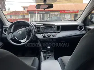 Toyota RAV4 LE FWD (2.5L 4cyl 6A) 2016 Red