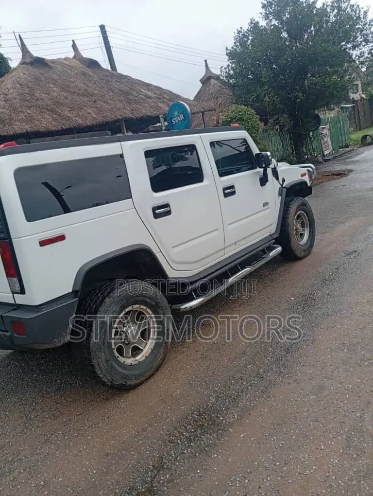 Hummer H2 2005 White