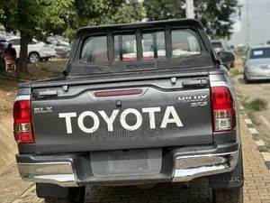 Toyota Hilux 2017 Gray