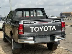 Toyota Hilux 2017 Gray
