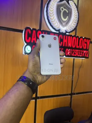 Apple iPhone XR 64 GB White
