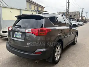 Toyota RAV4 XLE 4dr SUV (2.5L 4cyl 6A) 2014