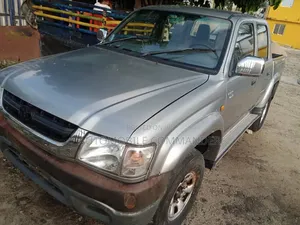 Toyota Hilux 2.5 Cab 2005 Gray