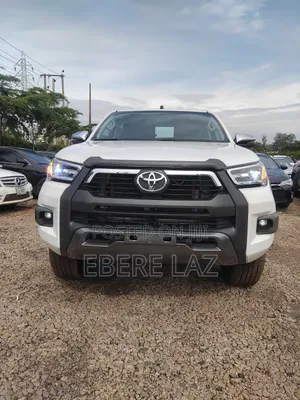 Toyota Hilux 2022 White