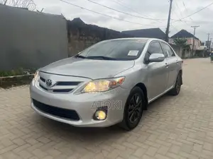 Toyota Corolla LE 4dr Sedan (1.8L 4cyl 4A) 2012 Silver