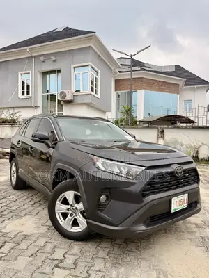Toyota RAV4 XLE AWD 2020 Black