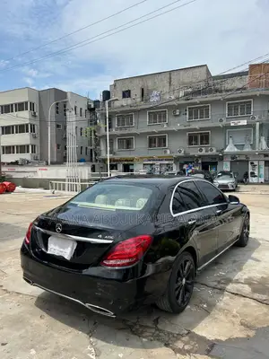 Mercedes-Benz C300 2023 Black