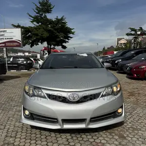 Toyota Camry SE 4dr Sedan (2.5L 4cyl 6A) 2013 Silver