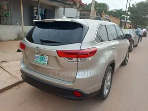 Toyota Highlander 2015 Gold