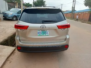 Toyota Highlander 2015 Gold