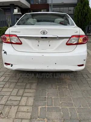 Toyota Corolla LE 4dr Sedan (1.8L 4cyl 4A) 2011 White
