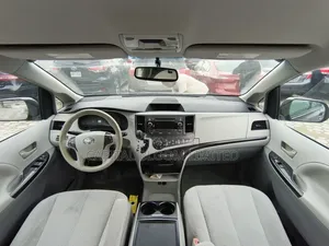 Toyota Sienna L 7-Passenger 4dr Minivan (3.5L 6cyl 6A) 2014 Gray