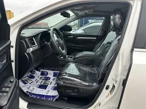 Toyota Highlander XLE 4dr SUV AWD (3.5L 6cyl 6A) 2015 White