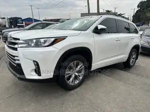 Toyota Highlander XLE 4dr SUV AWD (3.5L 6cyl 6A) 2015 White