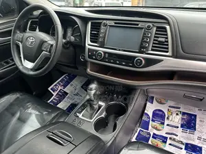 Toyota Highlander XLE 4dr SUV AWD (3.5L 6cyl 6A) 2015 White