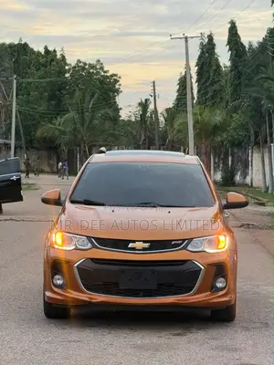 Chevrolet Sonic 2017 Orange