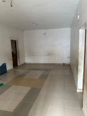 Furnished 3bdrm Apartment in Akowonjo for rent
