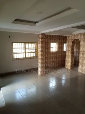 4bdrm Duplex in Unique Estate, Ifo for rent