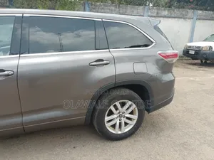 Toyota Highlander LE 4x2 (2.7L 4cyl 6A) 2016 Gray