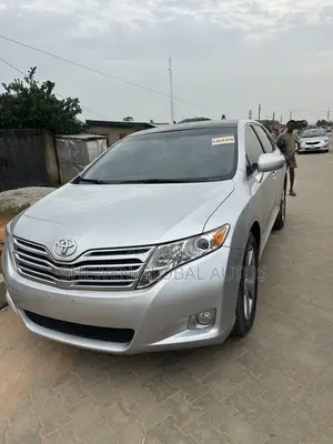 Toyota Venza XLE 2010 Silver