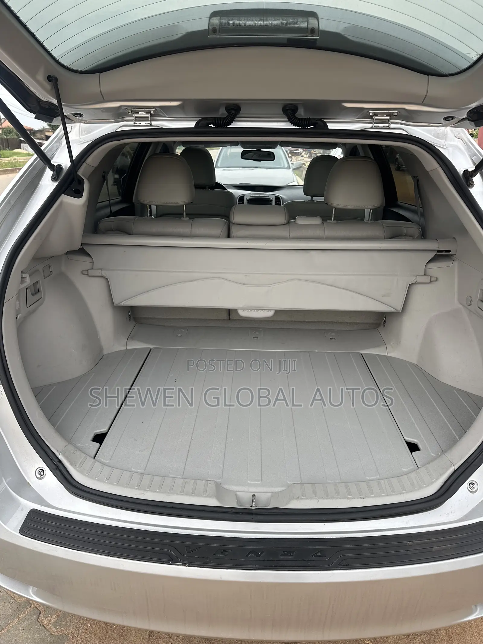 Toyota Venza XLE 2010 Silver