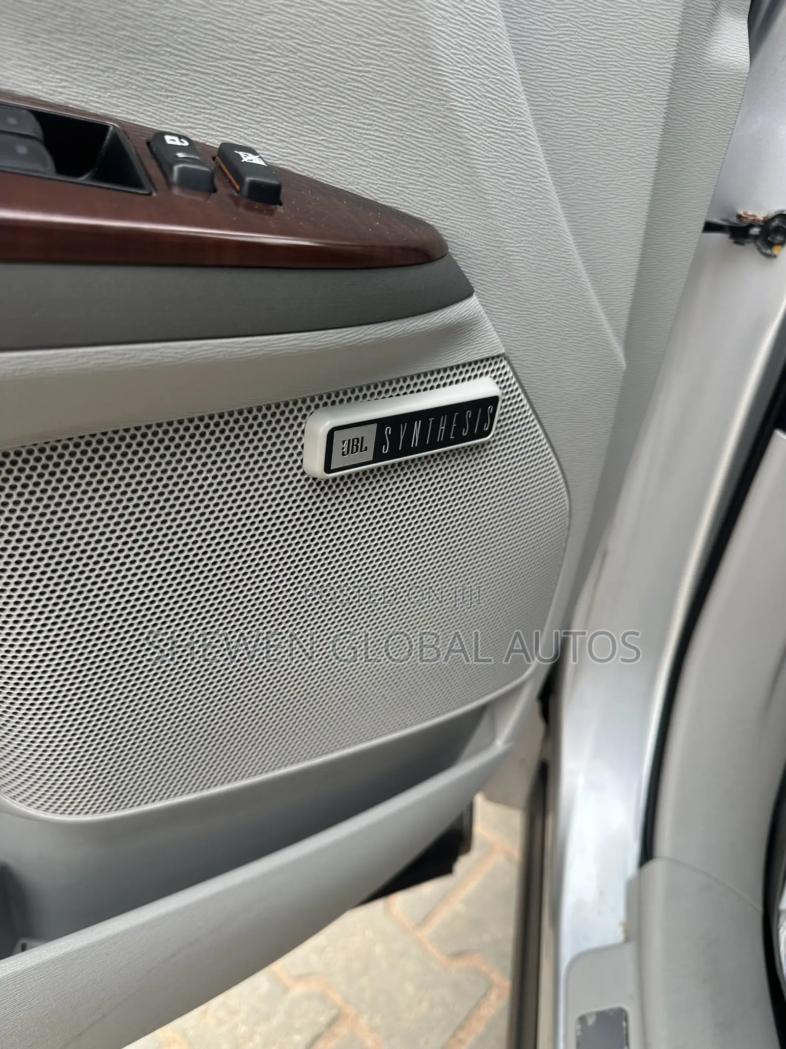 Toyota Venza XLE 2010 Silver