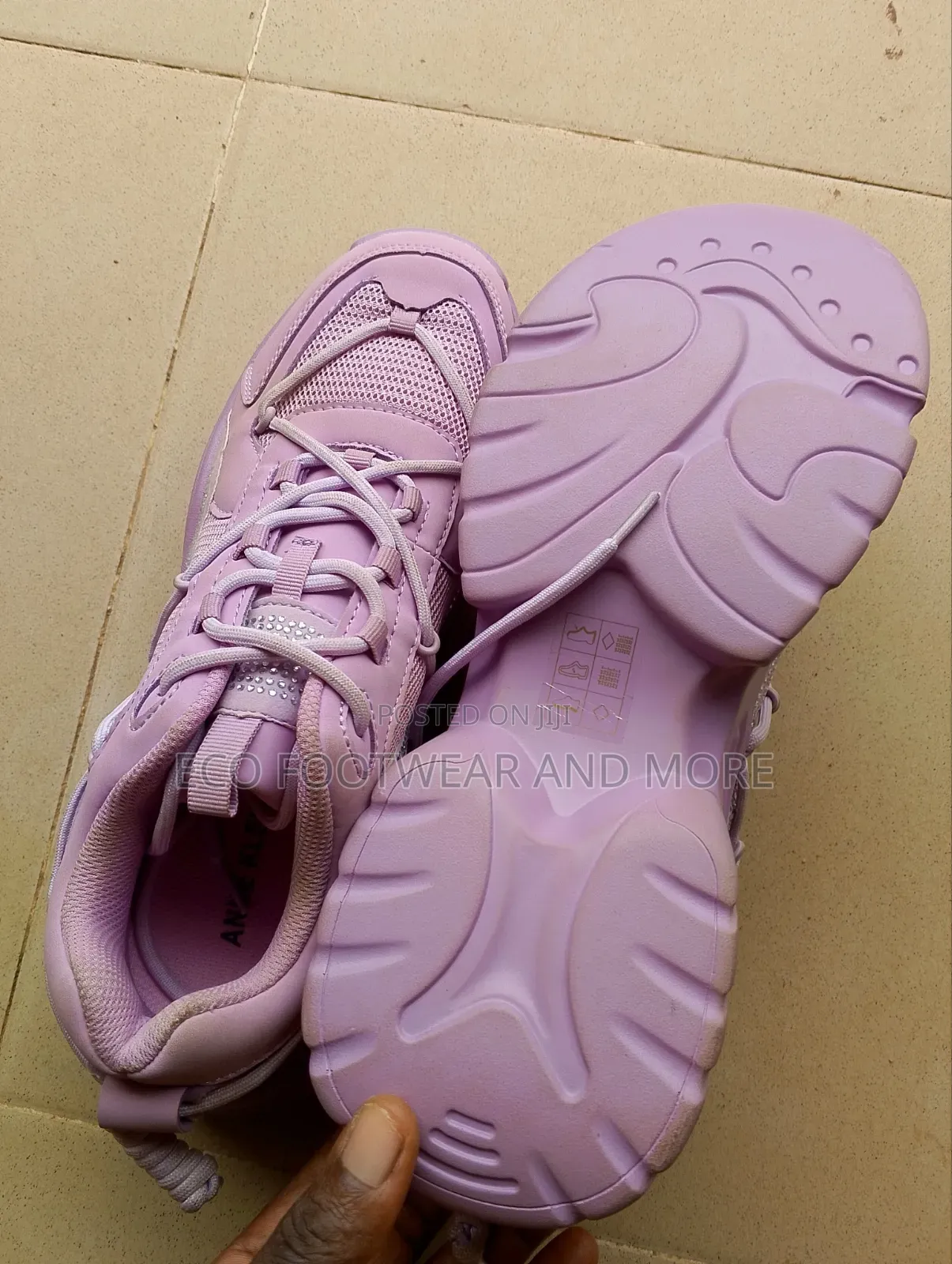 Anne Klein Sneaker