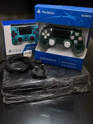 PlayStation 4 Fat Hacked With 2 Pads and 5 Games Downloaded