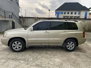 Toyota Highlander Base FWD 2003 Gold