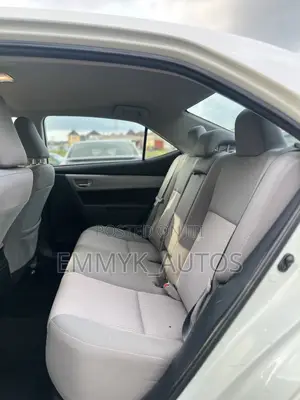 Toyota Corolla LE 4dr Sedan (1.8L 4cyl CVT) 2015 White