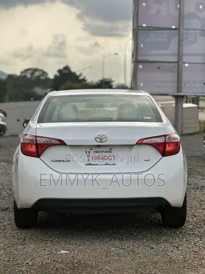Toyota Corolla LE 4dr Sedan (1.8L 4cyl CVT) 2015 White