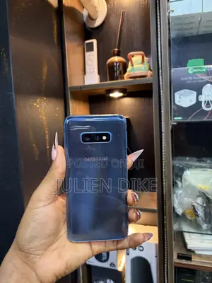 New Samsung Galaxy S10e 128 GB Blue