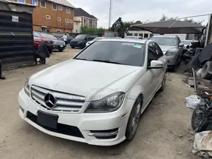 Mercedes-Benz C300 Sport 4Matic Sedan AWD (3.0L 6cyl 7A) 2012 White
