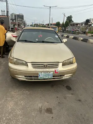 Toyota Camry Automatic 1999 Gold