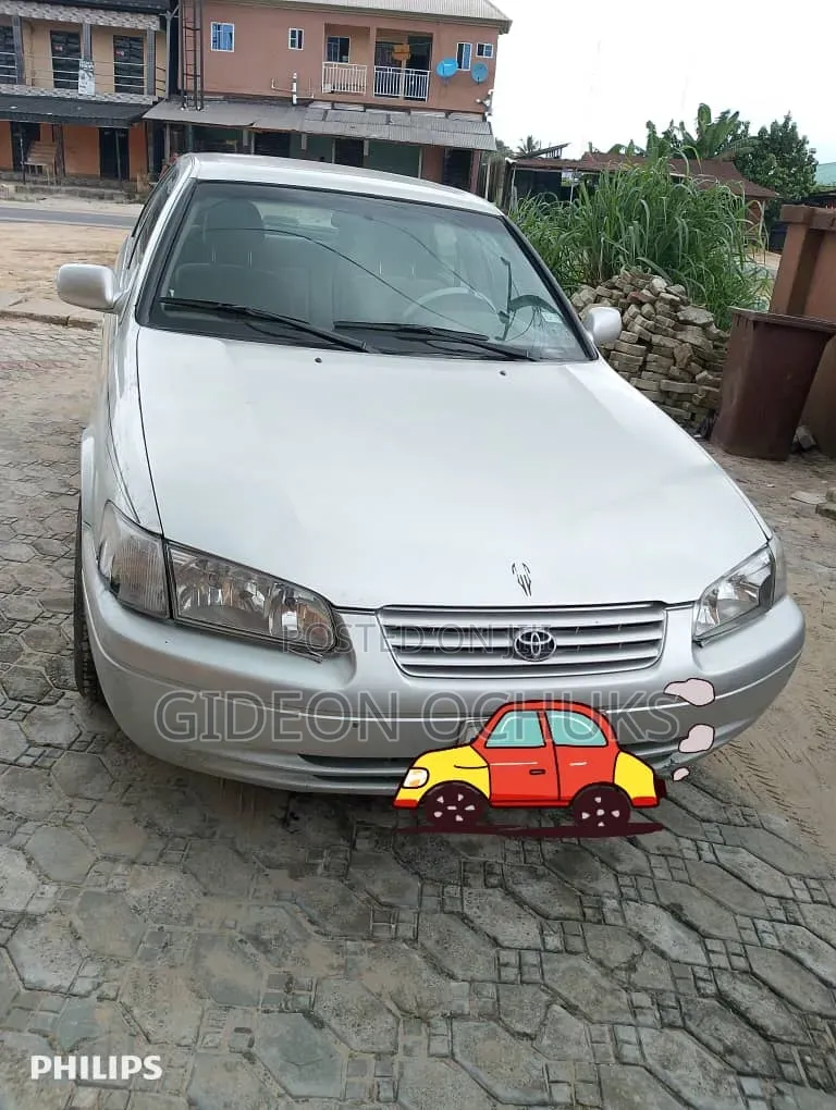 Toyota Camry 2000 Silver