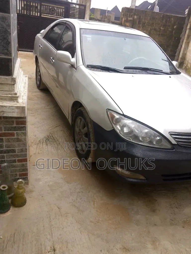 Toyota Camry 2000 Silver