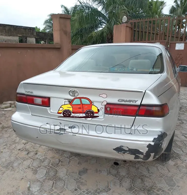Toyota Camry 2000 Silver