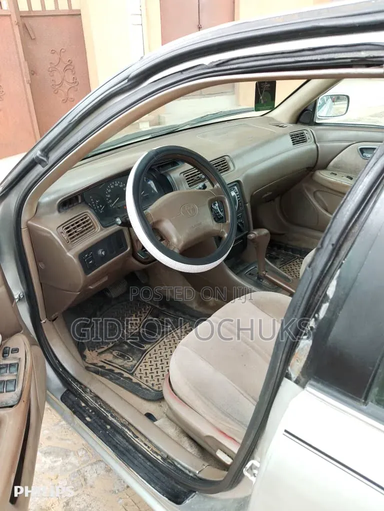 Toyota Camry 2000 Silver