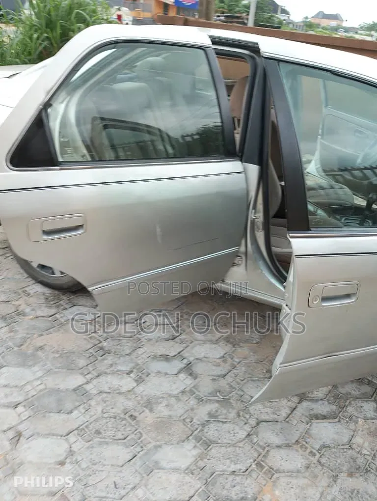 Toyota Camry 2000 Silver