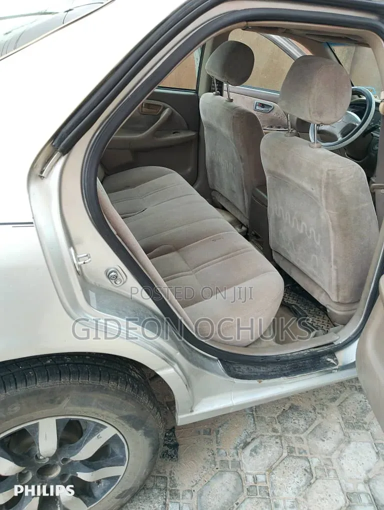 Toyota Camry 2000 Silver