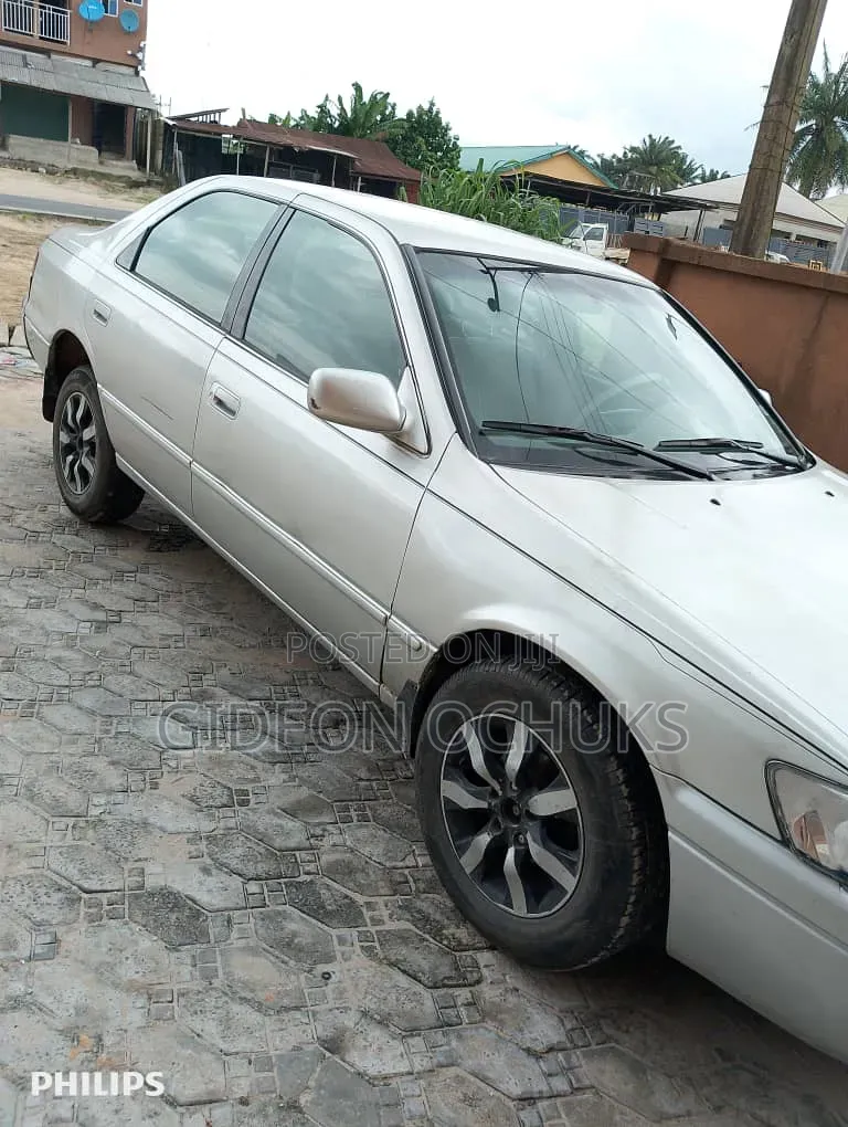 Toyota Camry 2000 Silver
