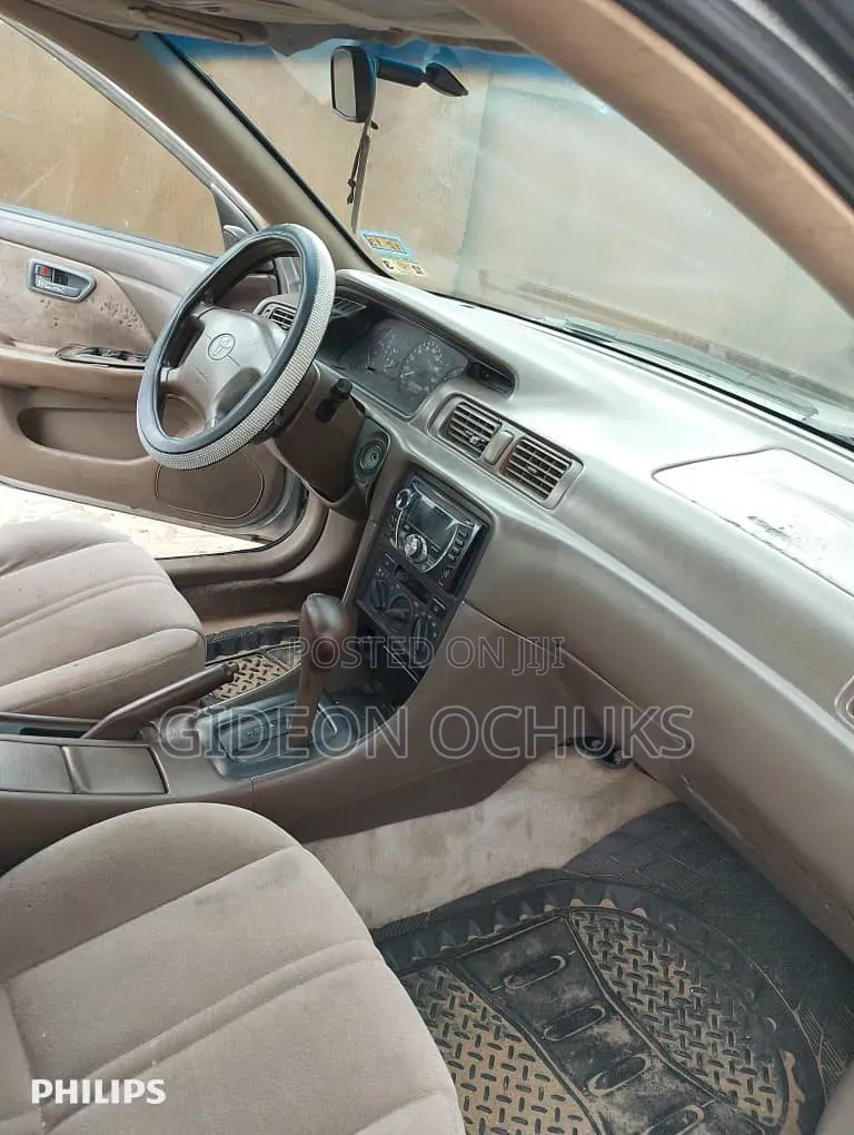 Toyota Camry 2000 Silver