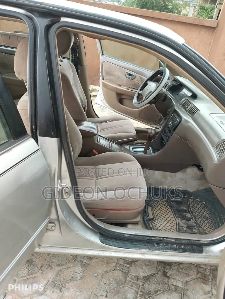 Toyota Camry 2000 Silver