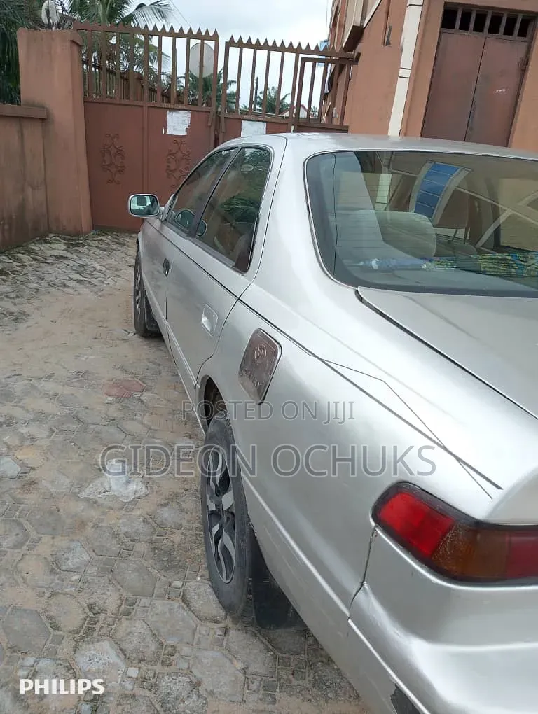 Toyota Camry 2000 Silver