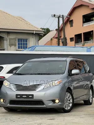 Toyota Sienna Limited 7 Passenger 2012 Silver
