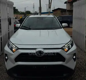 Toyota RAV4 2021 White