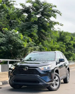 Toyota RAV4 XLE 2022 Black